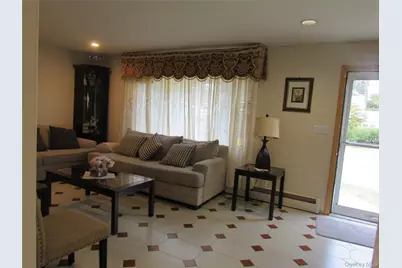 828 Windmill Avenue, West Babylon, NY 11704 - Photo 5