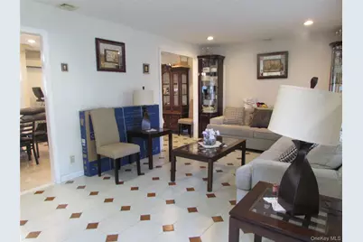 828 Windmill Avenue, West Babylon, NY 11704 - Photo 3