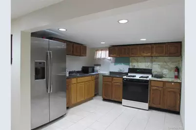 828 Windmill Avenue, West Babylon, NY 11704 - Photo 17