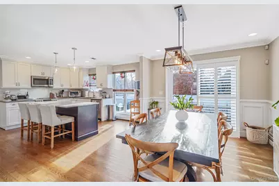 42 Quintuck Lane, East Islip, NY 11730 - Photo 5