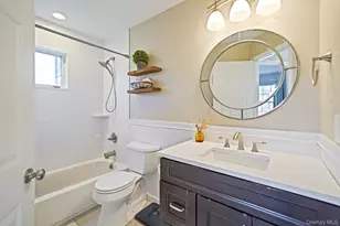 42 Quintuck Ln, East Islip, NY 11730 - Photo 21