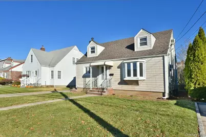 1022 Jackson Avenue, Franklin Square, NY 11010 - Photo 3