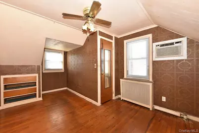 1022 Jackson Avenue, Franklin Square, NY 11010 - Photo 17