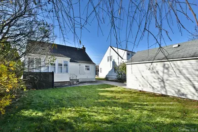 1022 Jackson Avenue, Franklin Square, NY 11010 - Photo 25