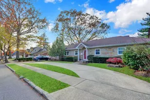 25 Sterling Pl, Malverne, NY 11565 - Photo 3