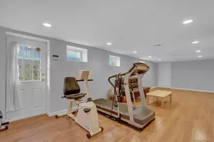 25 Sterling Pl, Malverne, NY 11565 - Photo 21