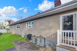 25 Sterling Pl, Malverne, NY 11565 - Photo 27