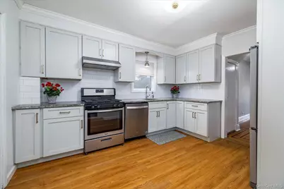 108 Earle Avenue, Lynbrook, NY 11563 - Photo 9