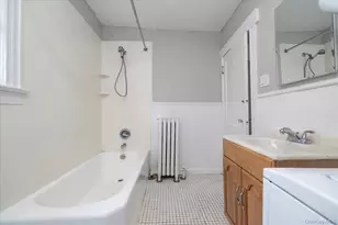 108 Earle Ave, Lynbrook, NY 11563 - Photo 25