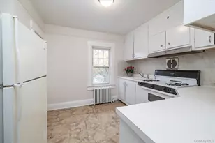 108 Earle Ave, Lynbrook, NY 11563 - Photo 21