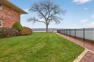 1 Toms Point Ln, Port Washington, NY 11050 - Photo 33