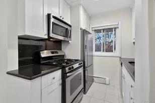 1 Toms Point Ln, Port Washington, NY 11050 - Photo 9