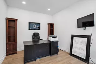 7 Barrington Pl, Melville, NY 11747 - Photo 17