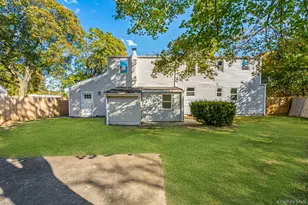 6 McCue St, Wheatley Heights, NY 11798 - Photo 5