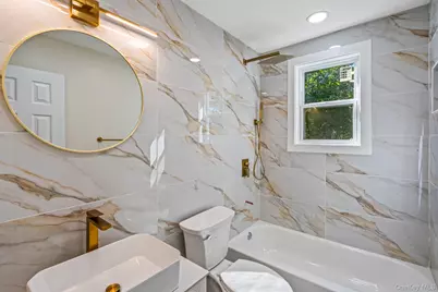 6 McCue Street, Wheatley Heights, NY 11798 - Photo 7