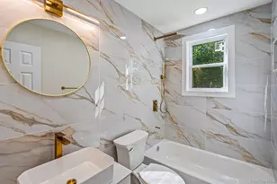 6 McCue St, Wheatley Heights, NY 11798 - Photo 7