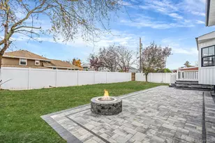 556 N Suffolk Ave, Massapequa, NY 11758 - Photo 37