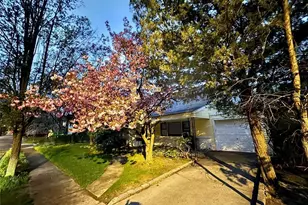 107 Baker Hill Road S, Great Neck, NY 11023 - Photo 25