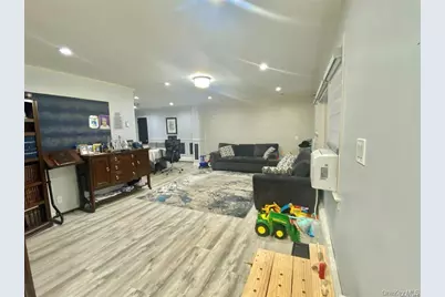 107 Baker Hill Road S, Great Neck, NY 11023 - Photo 3