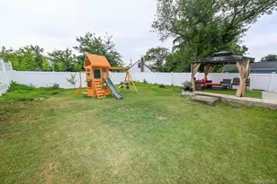 175 Arthur Ave, Floral Park, NY 11001 - Photo 21