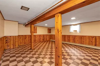 215 Sheridan Boulevard, Mineola, NY 11501 - Photo 17