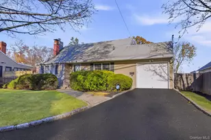 135 E 25th St, Huntington Station, NY 11746 - Photo 3