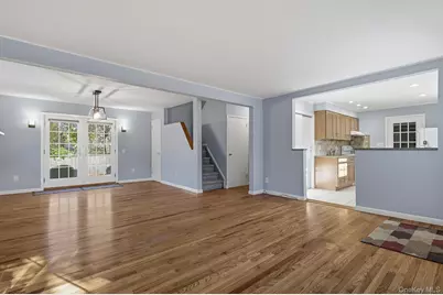 135 E 25th Street, Huntington Station, NY 11746 - Photo 9