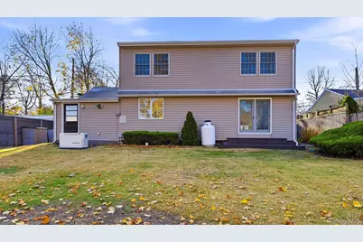 135 E 25th Street, Huntington Station, NY 11746 - Photo 25