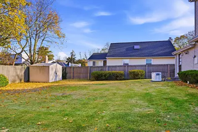 135 E 25th Street, Huntington Station, NY 11746 - Photo 27