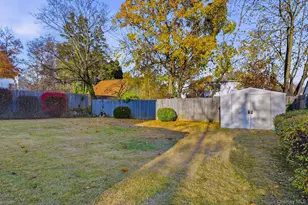 135 E 25th St, Huntington Station, NY 11746 - Photo 29