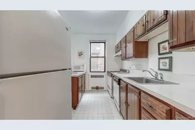 69-40 Yellowstone Boulevard #407, Forest Hills, NY 11375 - Photo 5
