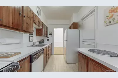 69-40 Yellowstone Boulevard #407, Forest Hills, NY 11375 - Photo 7