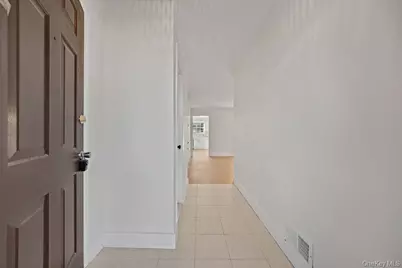 482 Iroquois Court, Suffern, NY 10901 - Photo 7