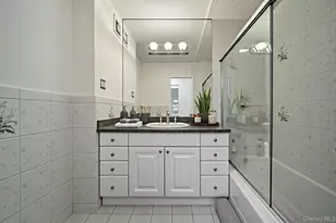 25 Chapel Pl, Great Neck, NY 11021 - Photo 13