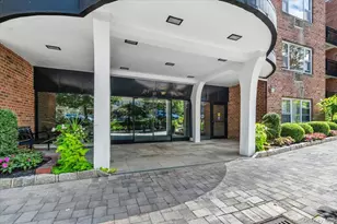 25 Chapel Pl, Great Neck, NY 11021 - Photo 3