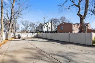 303 Oak St, West Hempstead, NY 11550 - Photo 21
