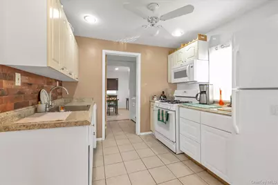 303 Oak Street, West Hempstead, NY 11550 - Photo 5