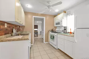 303 Oak St, West Hempstead, NY 11550 - Photo 5