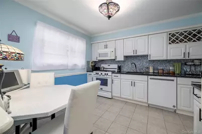 68 Lincoln Avenue, Island Park, NY 11558 - Photo 3