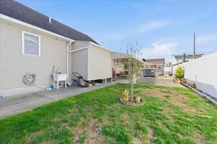 80 Newport Rd, Island Park, NY 11558 - Photo 21