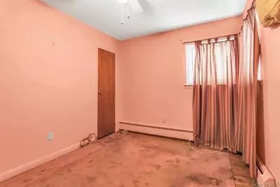 1070 Mahopac Road, West Hempstead, NY 11552 - Photo 15