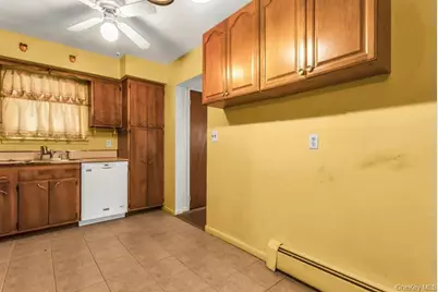 1070 Mahopac Road, West Hempstead, NY 11552 - Photo 7