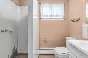 1070 Mahopac Rd, West Hempstead, NY 11552 - Photo 19