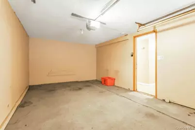 1070 Mahopac Road, West Hempstead, NY 11552 - Photo 17