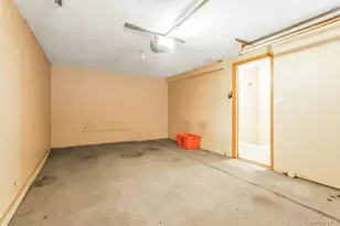 1070 Mahopac Rd, West Hempstead, NY 11552 - Photo 17