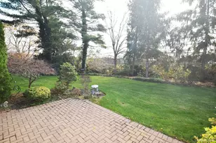 677 Balfour Pl, Melville, NY 11747 - Photo 15