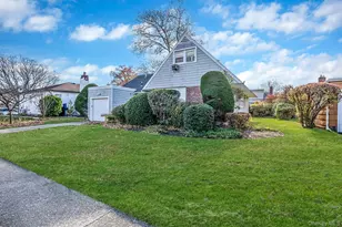 78 Patton Blvd, New Hyde Park, NY 11040 - Photo 3