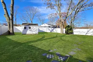 11 Hill St, Ronkonkoma, NY 11779 - Photo 21