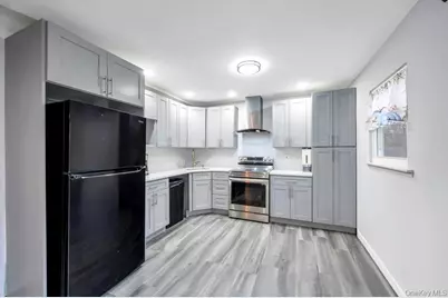 154 Woodland Avenue, Central Islip, NY 11722 - Photo 3