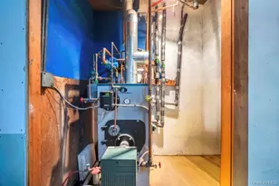 154 Woodland Ave, Central Islip, NY 11722 - Photo 29